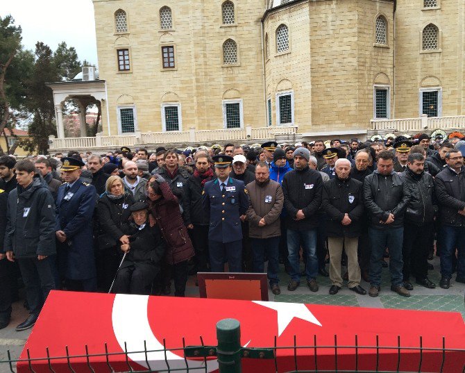 Kırgızistan’da Uçak Kazasında Ölen Üç Mürettebat İçin Cenaze Töreni Düzenlendi