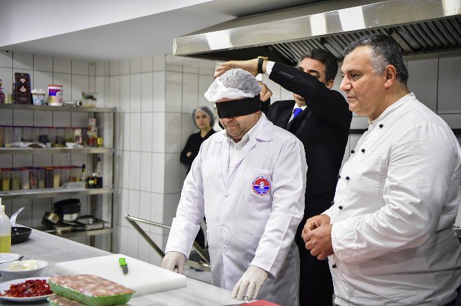 Başkan Ali Kılıç, Gözleri Kapalı Yemek Yaptı