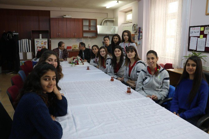 Manisa Büyükşehir’in Sultanlarından Futsal Birincilerine Tebrik