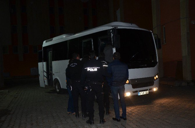 Aralarında Polislerinde Bulunduğu 14 Şahıs Kaçakçılıktan Tutuklandı