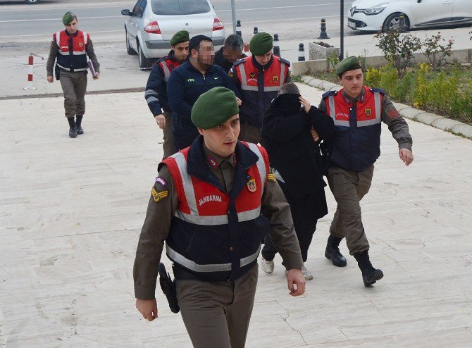 Evliyken Başkasıyla Evlendi