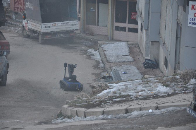 Tunceli’de Şüpheli Bavul Polisi Alarma Geçirdi