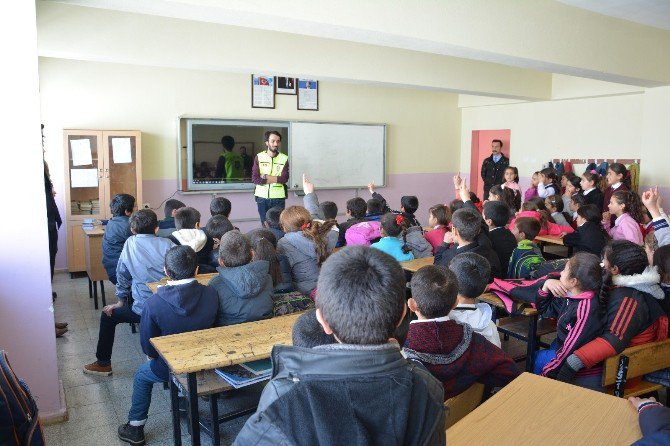 İlkokul Öğrencilerine Trafik Eğitimi