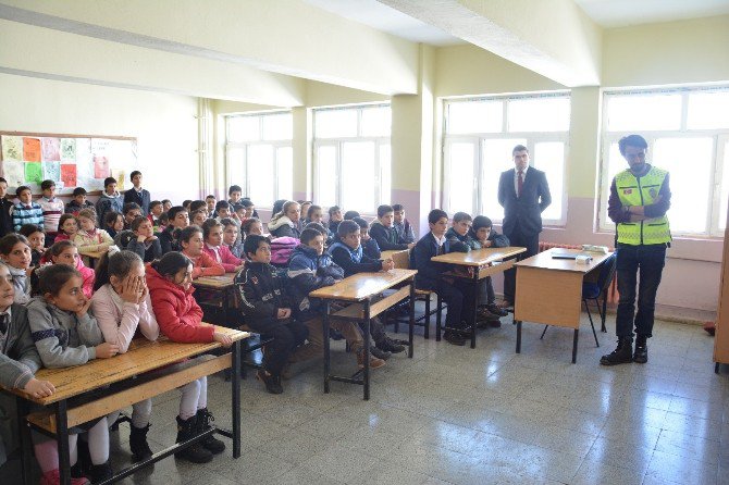 İlkokul Öğrencilerine Trafik Eğitimi