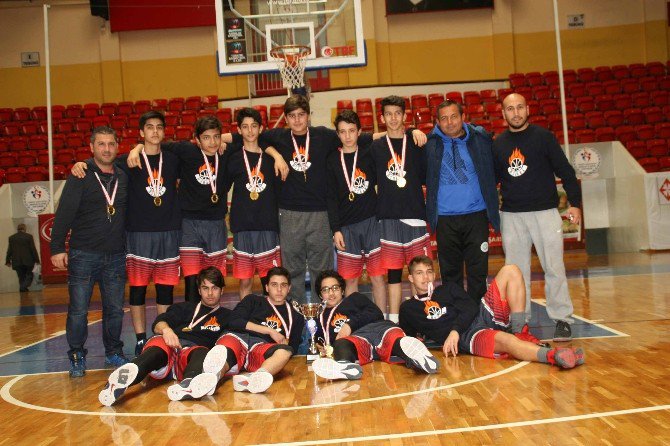 Yıldız Erkek Basketbolde Buhara Ortaokulu Adana Birincisi