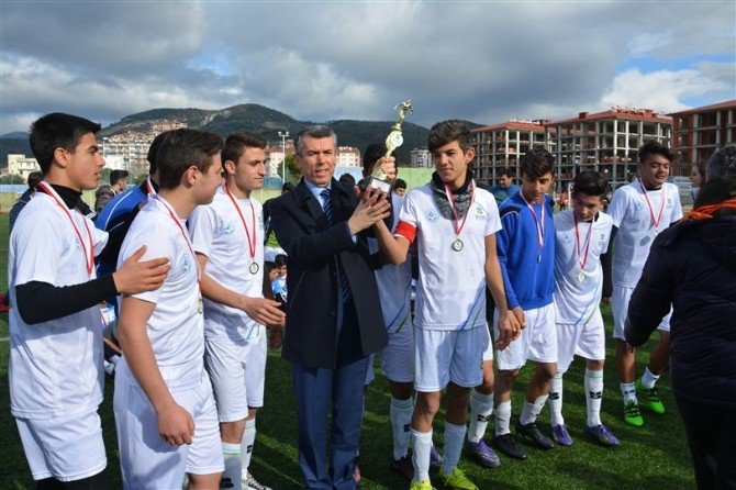 Mahalle Ligi Futbol Turnuvası Edremit Grubu Şampiyonları Ödüllerini Aldılar