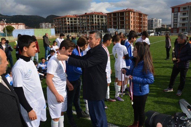 Mahalle Ligi Futbol Turnuvası Edremit Grubu Şampiyonları Ödüllerini Aldılar