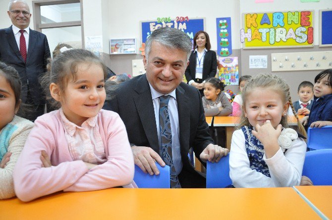 Vali Yazıcı’dan Öğrencilere Kitap Okuyun Tavsiyesi