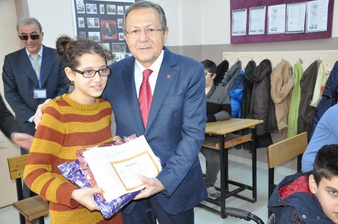 Vali Yazıcı’dan Öğrencilere Kitap Okuyun Tavsiyesi