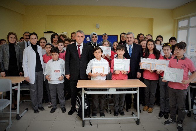 Başkan Baran, Körfez’de Öğrencilerin Karne Heyecanına Ortak Oldu