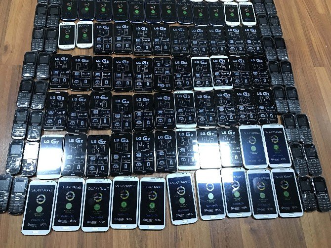 Bitlis’te 258 Adet Kaçak Akıllı Cep Telefonu Ele Geçirildi