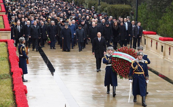 Azerbaycan 20 Ocak Şehitlerini 27. Yıl Dönümünde Anıyor