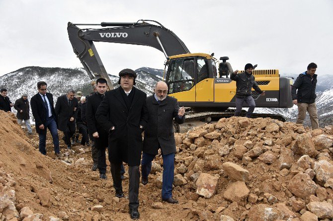 Torul Kalesinde Çevre Düzenlemesi Çalışmaları Başladı