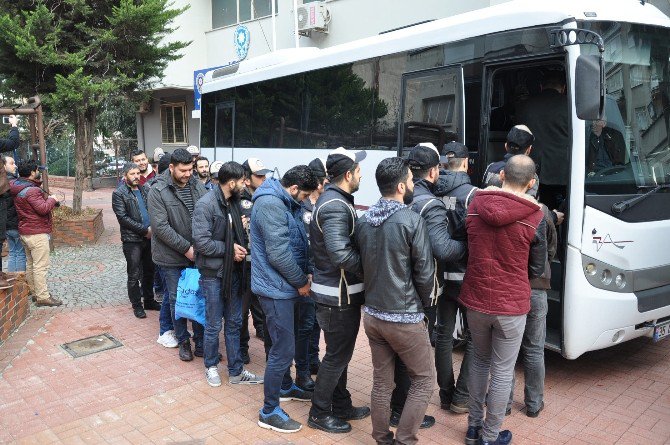 Göçmen Kaçakçıları İlk Defa Bunu Deneyecekti, İzmir Polisi Engelledi