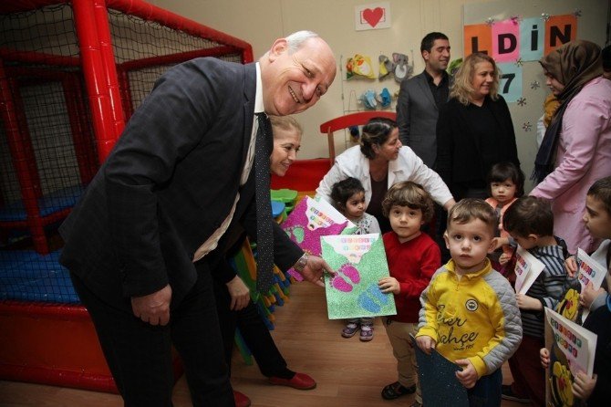 Kartallı Miniklerin Karne Sevinci