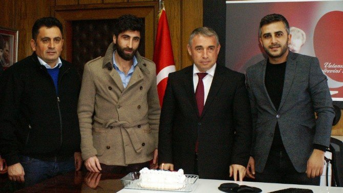 Kocaeli Birlikspor’dan Kaymakama Sürpriz Doğum Günü