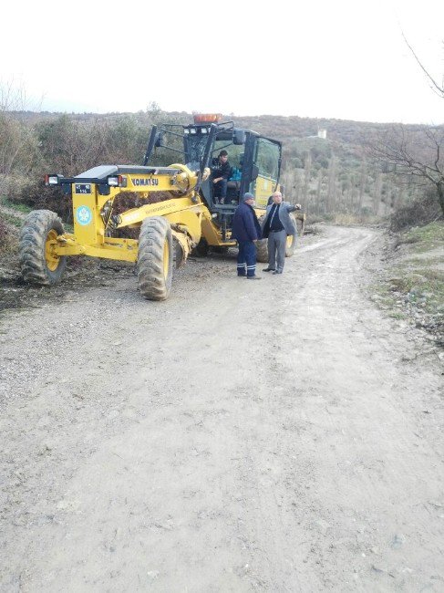 Kırkağaç’ta İki Mahallenin Yolu Onarıldı