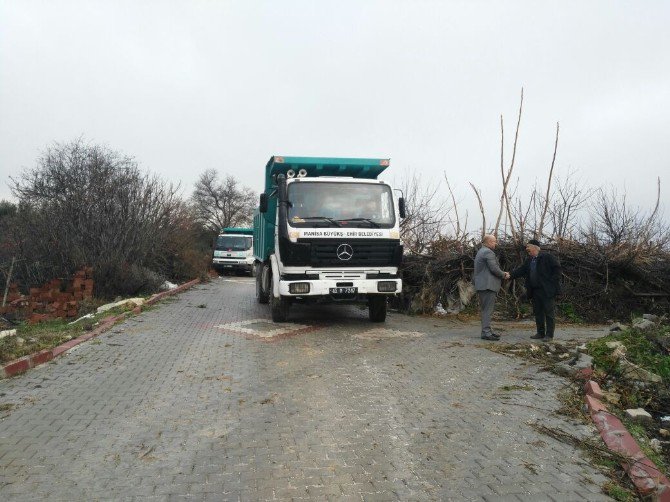 Kırkağaç’ta İki Mahallenin Yolu Onarıldı