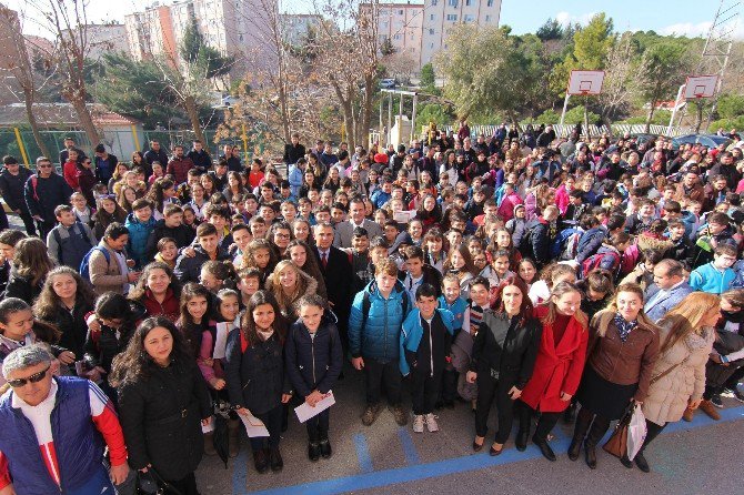 Menderes’te Öğrencilere Karneler Başkan Soylu’dan