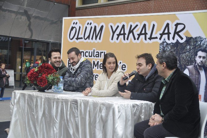 Ünlü Oyuncular Forum Mersin’de Ziyaretçilerle Buluştu