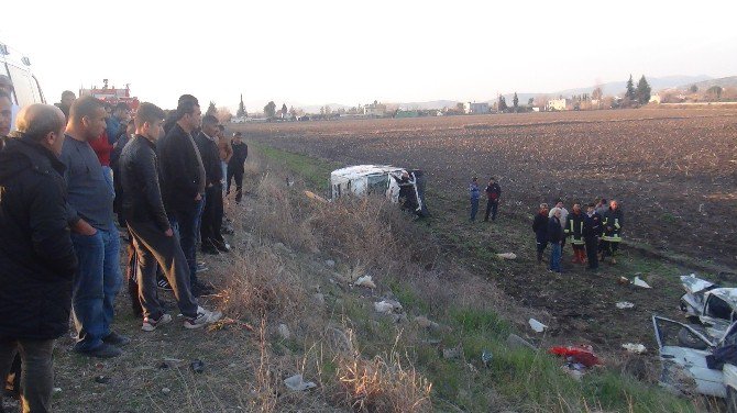 Ambulans İle Otomobil Çarpıştı, Aynı Aileden 5 Kişi Hayatını Kaybetti