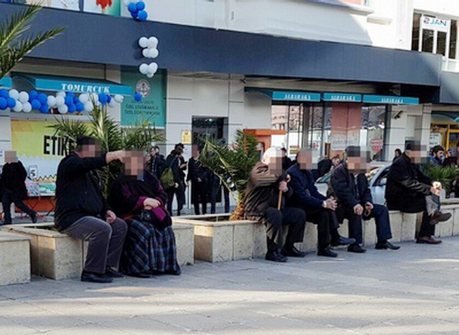 Gündüz Vakti Meydanda Fuhuş Pazarlığı