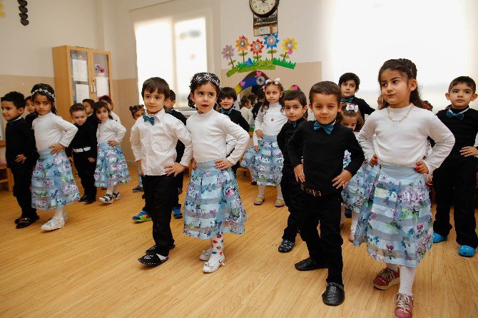 Şehitkamilli Minik Öğrencilerin İlk Karne Heyecanı