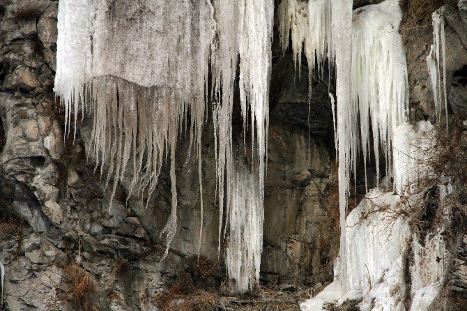 Ardahan’da Pamukkale’yi Andıran Manzaralar