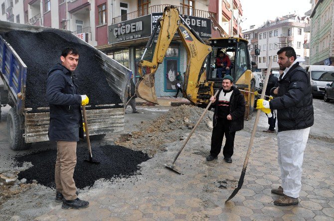 Sorgun Belediyesi Bozulan Yolları Onarıyor