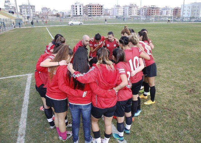 1207 Antalya Döşemealtı Kadın Futbol Takımı Ereğli Yolcusu