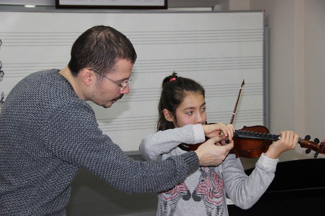 Beylikdüzü Belediyesi Geleceğin Müzisyenlerini Yetiştiriyor