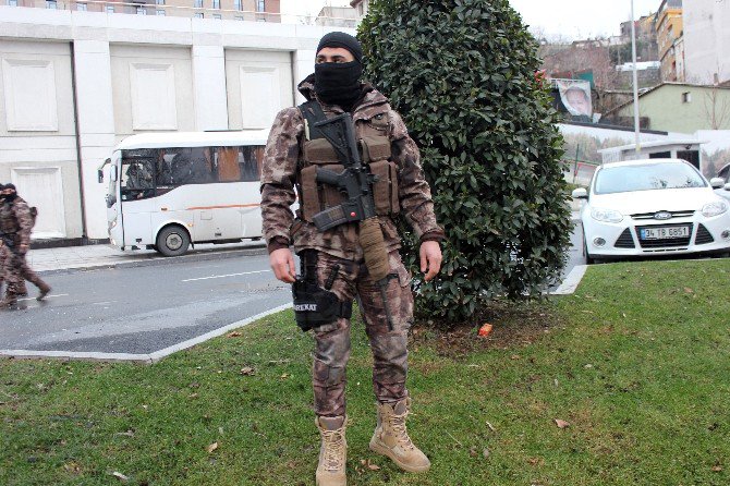 Ak Parti İstanbul İl Başkanlığı Çevresinde Güvenlik Önlemleri Arttırıldı