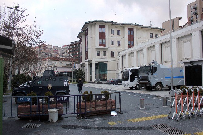 Ak Parti İstanbul İl Başkanlığı Çevresinde Güvenlik Önlemleri Arttırıldı