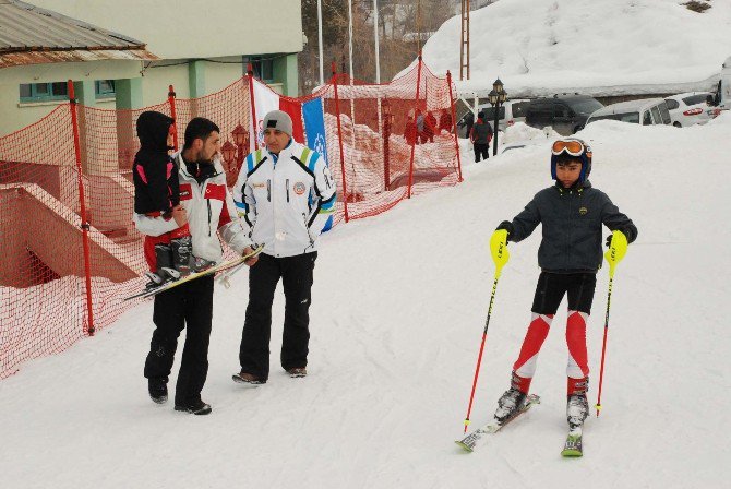 Bitlis’te Temel Eğitim Kampı Açıldı