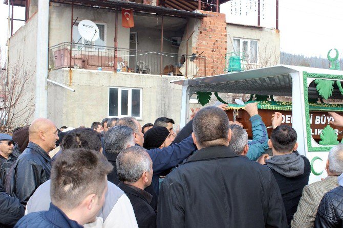 Şizofren Komşusu Tarafından Öldürülen Karı-koca Toprağa Verildi