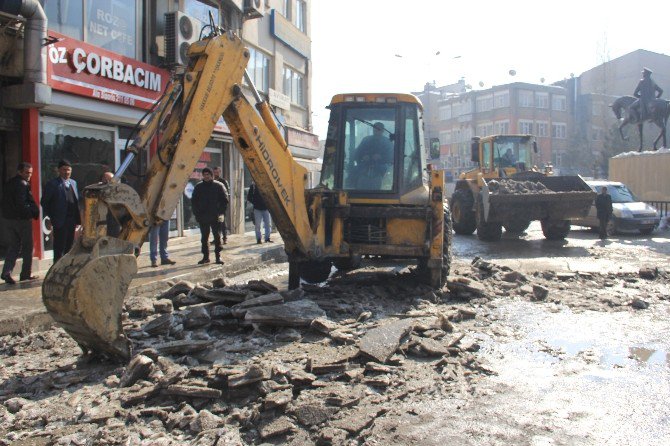 Hakkari’de Buzla Mücadele Çalışması Başlatıldı