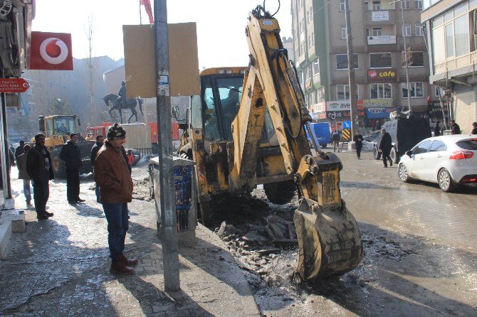 Hakkari’de Buzla Mücadele Çalışması Başlatıldı