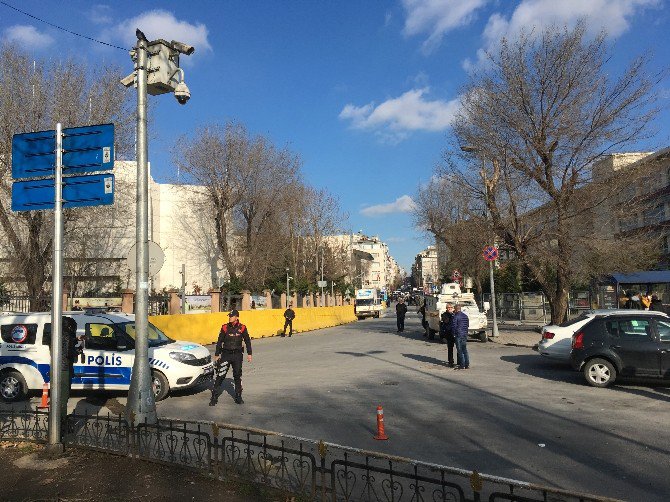 İstanbul Emniyet Müdürlüğü Önünde Silah Sesleri