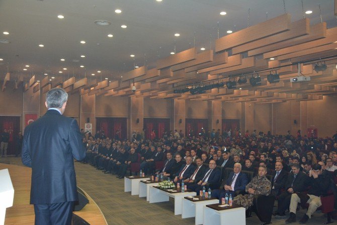 Siirt’te ’15 Temmuz Darbe Girişimi Ve Gençlik’ Konulu Konferans Düzenlendi