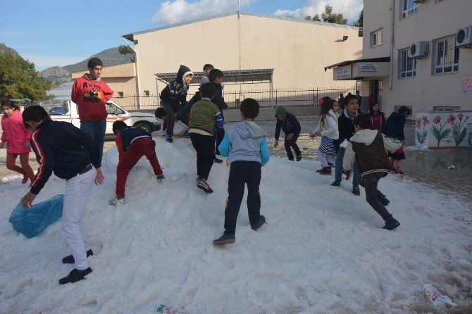 Bozyazılı Öğrencilere Karne Hediyesi Kar