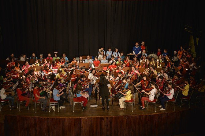 İki Elin Sesi Var Çocuk Senfoni Orkestrası İkinci Nesil Çocukları İle İlk Konserinde