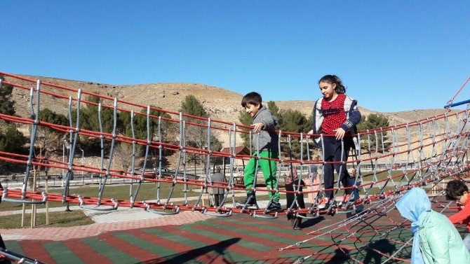 Adıyaman’da Yazdan Kalma Güneşli Hava Yaşanıyor