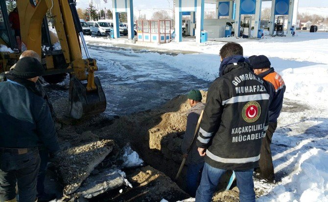 Gümrük Muhafaza Ekipleri 13 Bin 500 Litre Kaçak Akaryakıt Ele Geçirdi