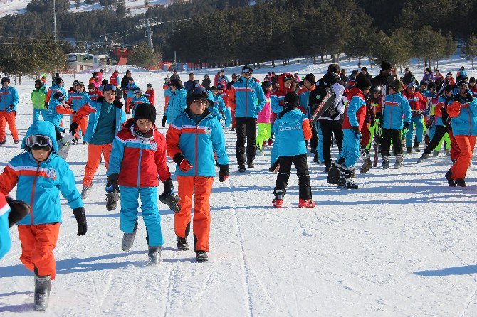 Çocuklara Yarıyıl Tatili Hediyesi Kayak Kursu