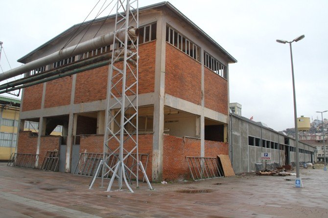 Seka Fabrika Alanında Tadilat Çalışmaları Devam Ediyor