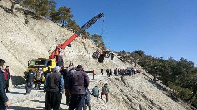 Traktör Uçuruma Yuvarlandı: 1 Yaralı