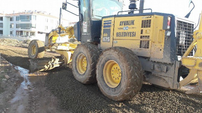 Ayvalık’ta Yol Onarım Çalışmaları Hızlandı