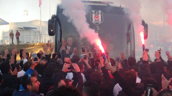 Beşiktaş Taraftarı Takımını Protesto Etti