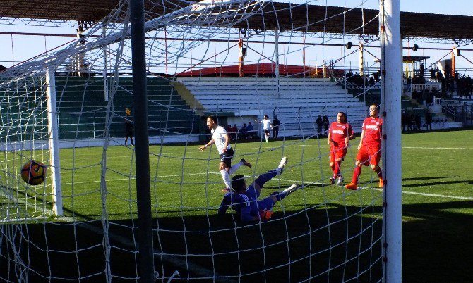 Serik Belediyespor Sandıklısporu 3 Golle Geçti