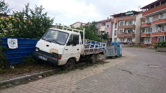 İzmit’te Hurda Aracını Çekmeyenlere Ceza